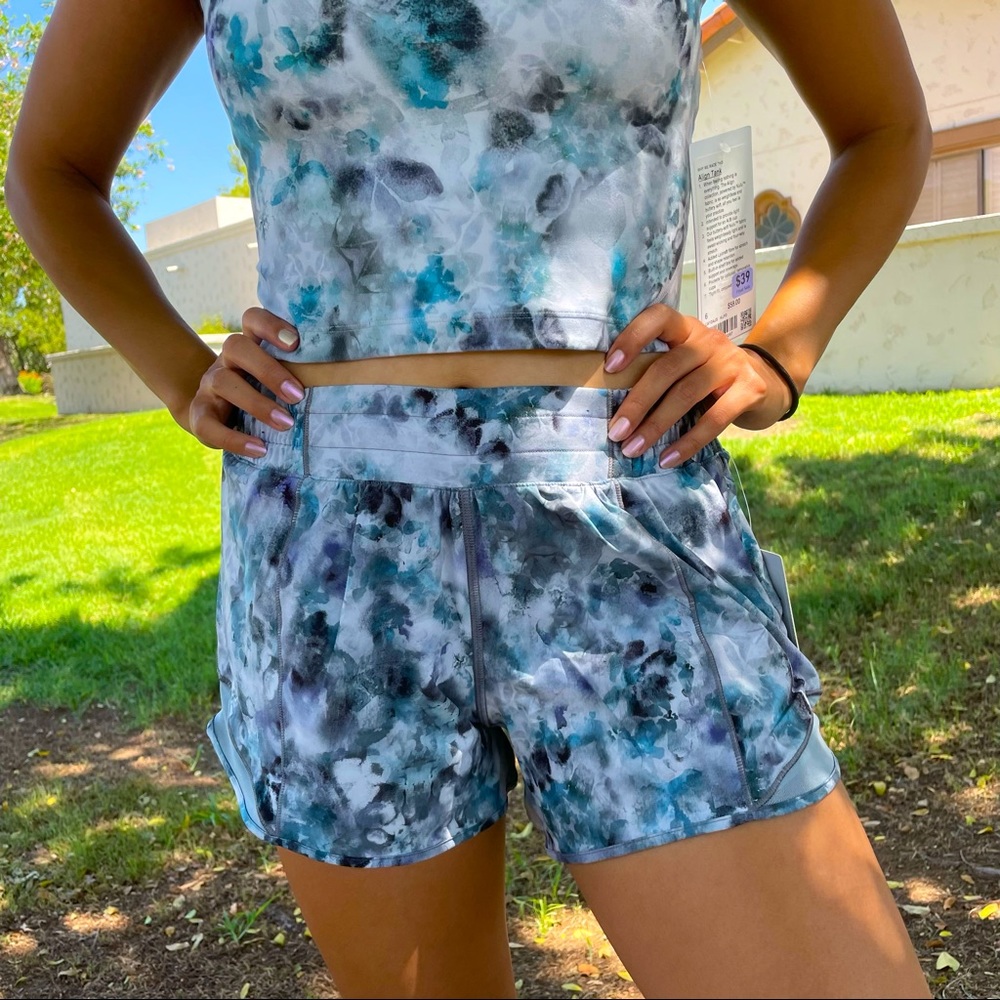 Lululemon Hotty Hot LR Short 4” Lined